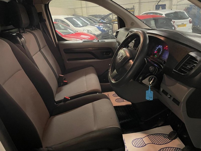 TOYOTA PROACE