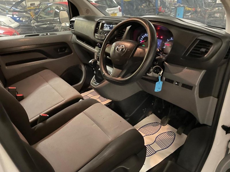 TOYOTA PROACE