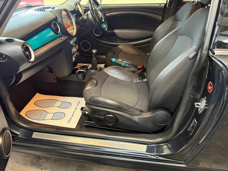 MINI HATCH