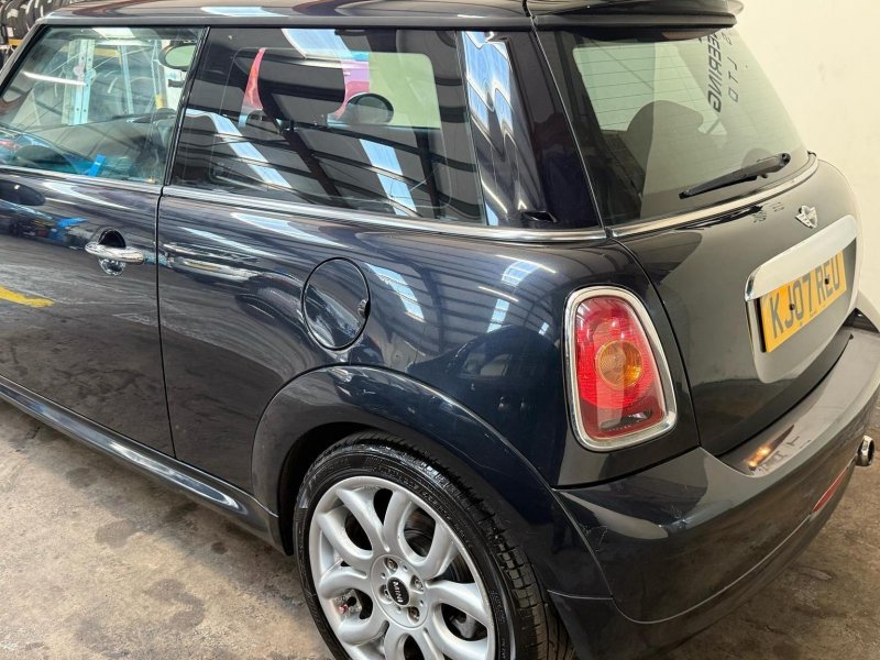 MINI HATCH