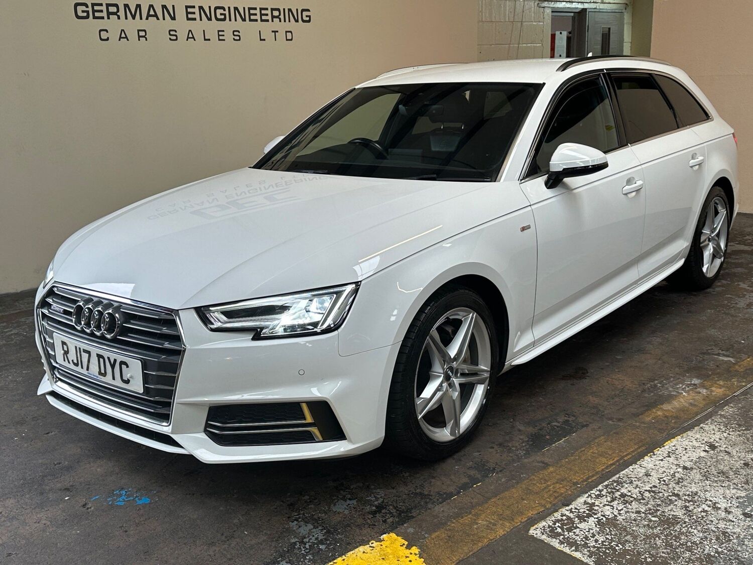 Used AUDI A4 AVANT 2017 White in Haverhill, Suffolk German